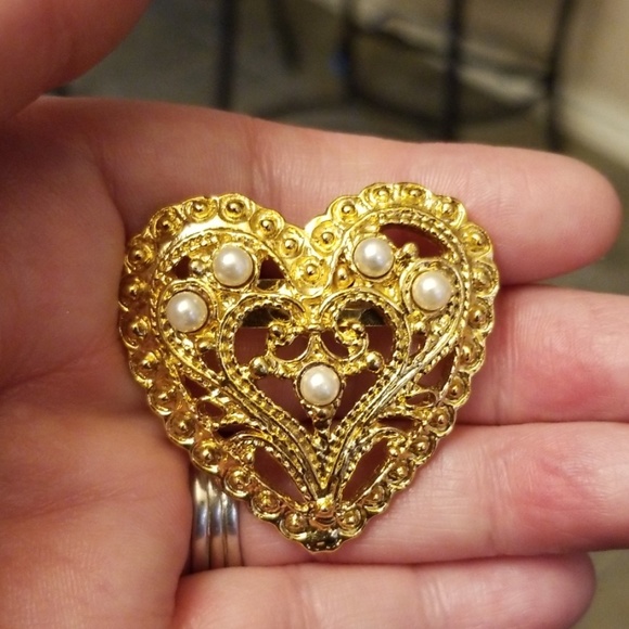 Vintage Jewelry - Vtg. Heart Brooch Vintage Jewelry - Vtg. Heart Brooch